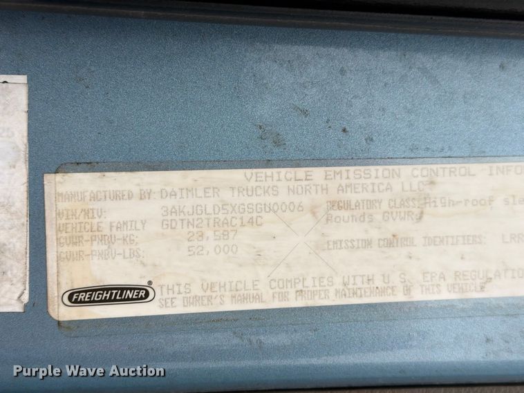 image for item EX1023 2016 Freightliner Cascadia semi truck