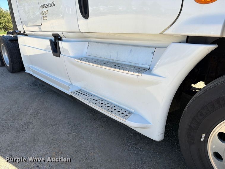 image for item EX1040 2016 Freightliner Cascadia 125 semi truck