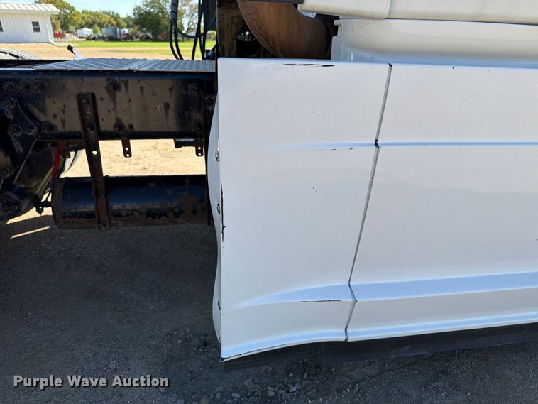 image for item EX1040 2016 Freightliner Cascadia 125 semi truck