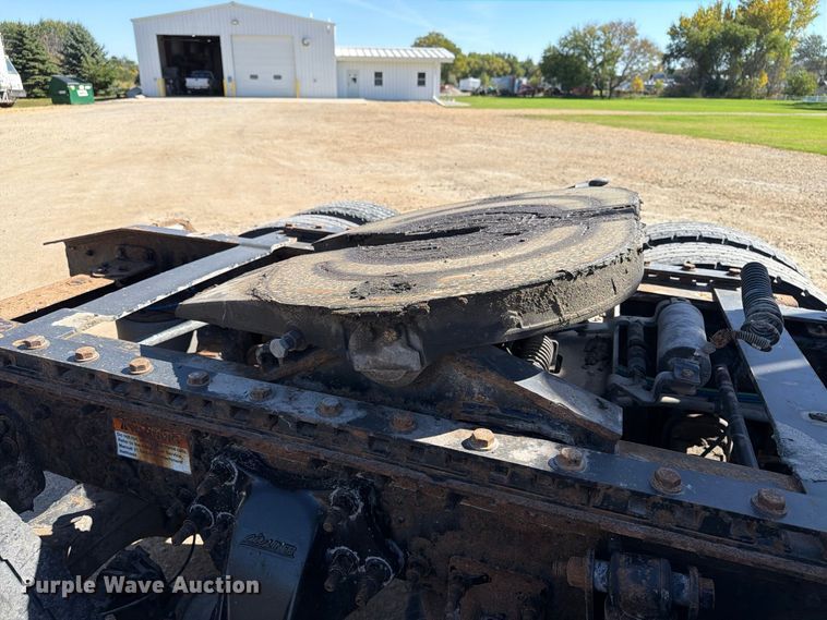 image for item EX1040 2016 Freightliner Cascadia 125 semi truck