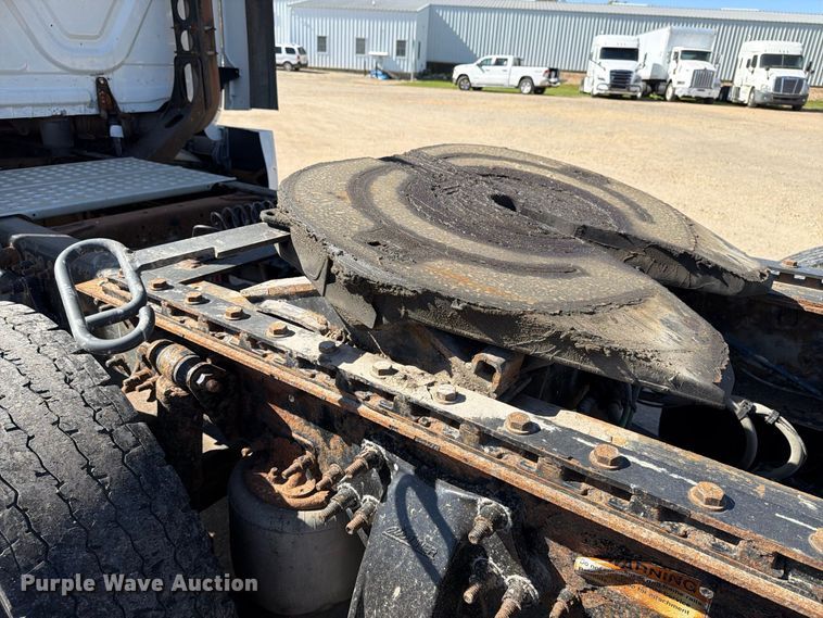 image for item EX1040 2016 Freightliner Cascadia 125 semi truck