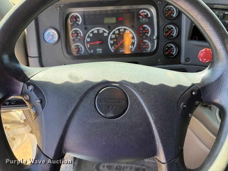 image for item EX1040 2016 Freightliner Cascadia 125 semi truck