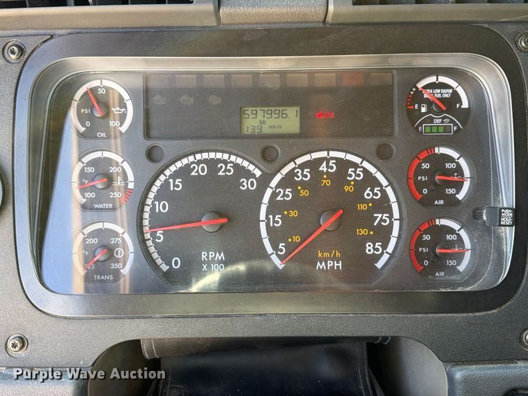 image for item EX1040 2016 Freightliner Cascadia 125 semi truck