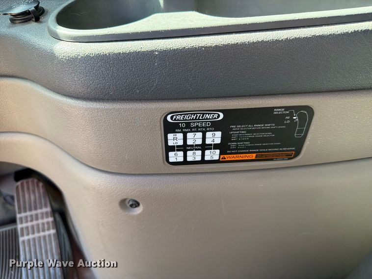 image for item EX1040 2016 Freightliner Cascadia 125 semi truck