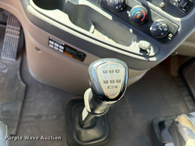 image for item EX1040 2016 Freightliner Cascadia 125 semi truck