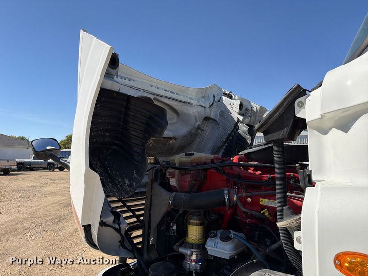 image for item EX1040 2016 Freightliner Cascadia 125 semi truck