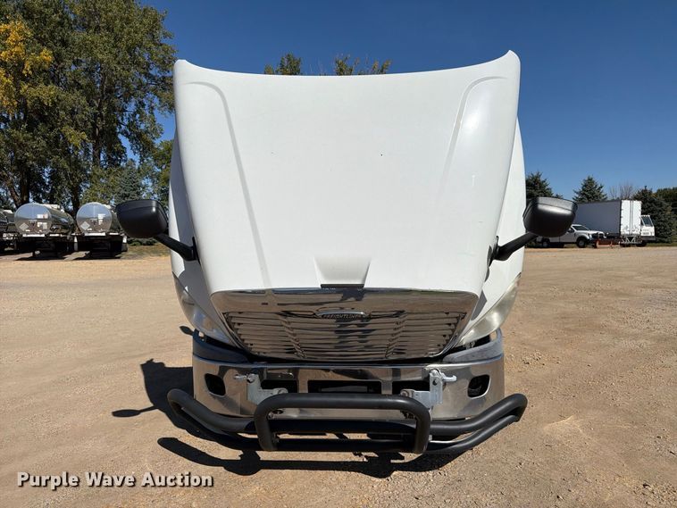 image for item EX1040 2016 Freightliner Cascadia 125 semi truck