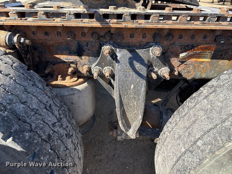 image for item EX1040 2016 Freightliner Cascadia 125 semi truck