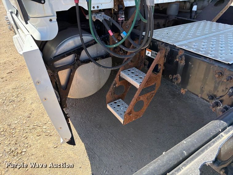 image for item EX1040 2016 Freightliner Cascadia 125 semi truck