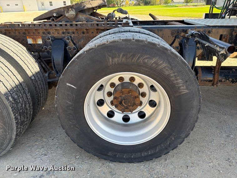 image for item EX1040 2016 Freightliner Cascadia 125 semi truck