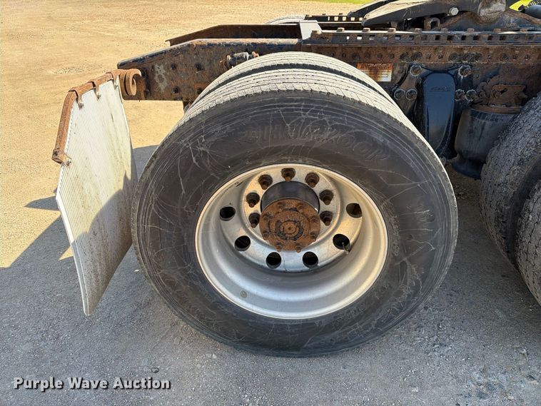 image for item EX1040 2016 Freightliner Cascadia 125 semi truck