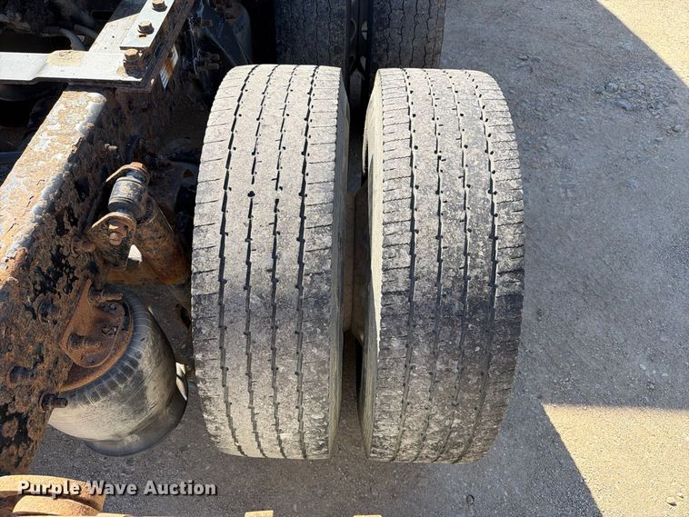 image for item EX1040 2016 Freightliner Cascadia 125 semi truck