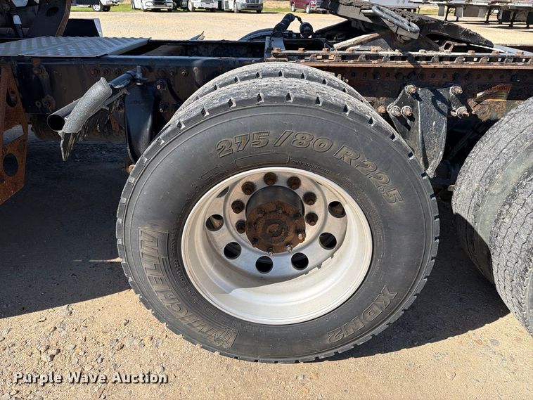 image for item EX1040 2016 Freightliner Cascadia 125 semi truck