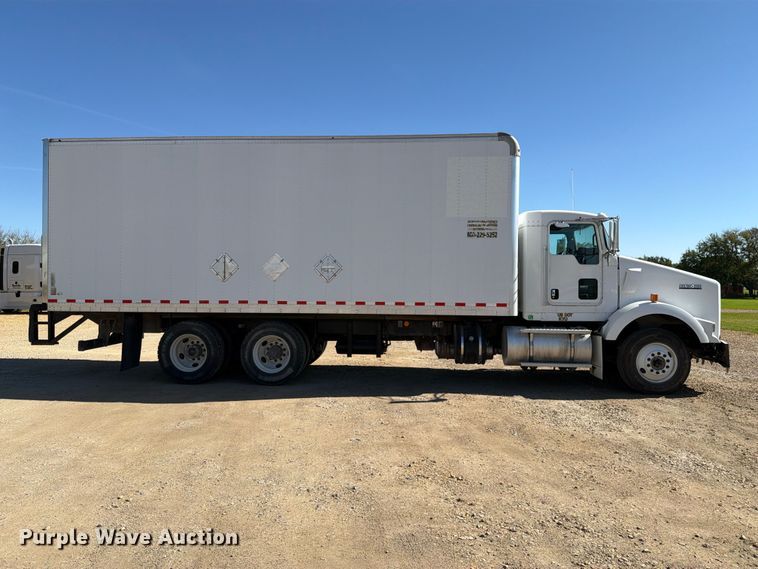 image for item EX1042 2012 Kenworth T8 Series box truck