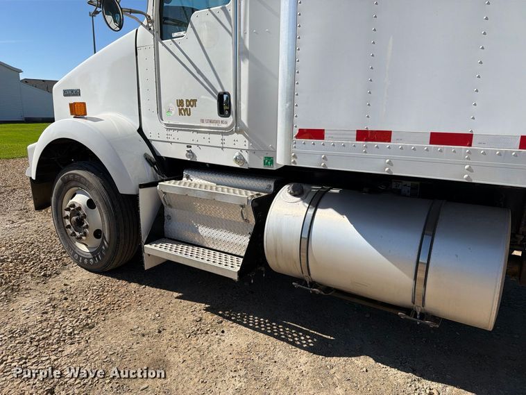image for item EX1042 2012 Kenworth T8 Series box truck