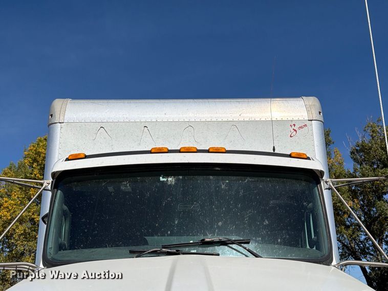 image for item EX1042 2012 Kenworth T8 Series box truck