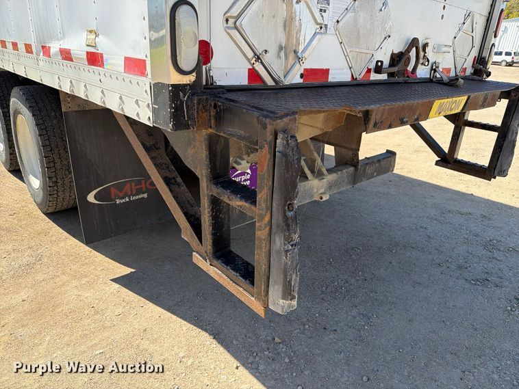 image for item EX1042 2012 Kenworth T8 Series box truck