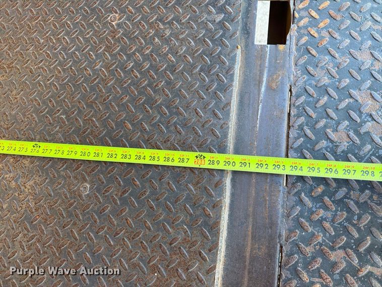 image for item EX1042 2012 Kenworth T8 Series box truck