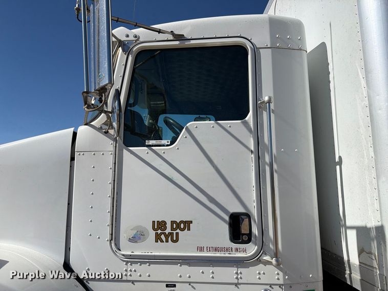 image for item EX1042 2012 Kenworth T8 Series box truck