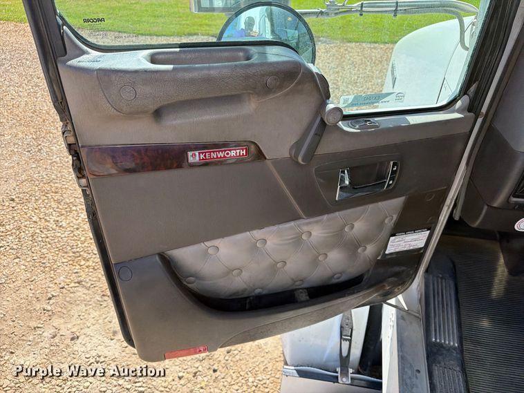 image for item EX1042 2012 Kenworth T8 Series box truck