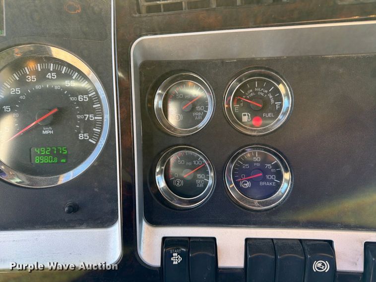 image for item EX1042 2012 Kenworth T8 Series box truck