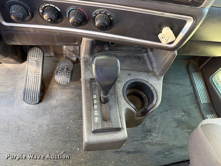 image for item EX1042 2012 Kenworth T8 Series box truck