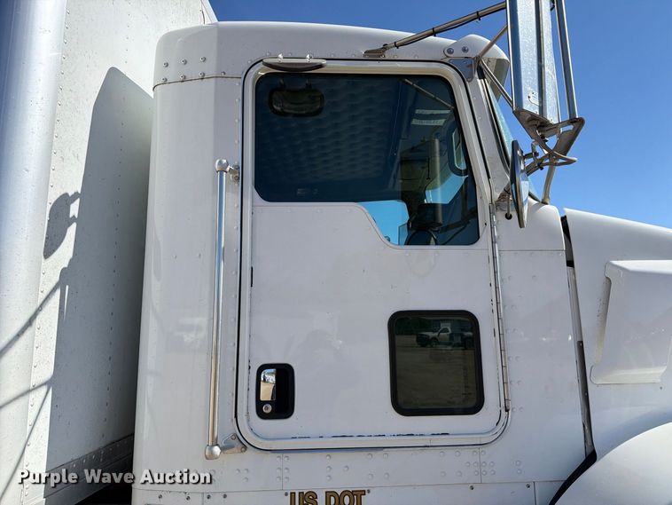 image for item EX1042 2012 Kenworth T8 Series box truck