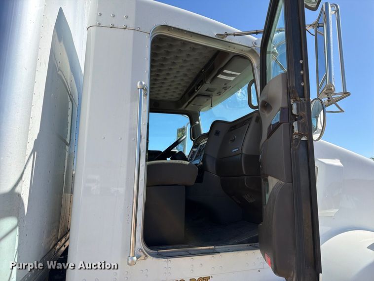 image for item EX1042 2012 Kenworth T8 Series box truck