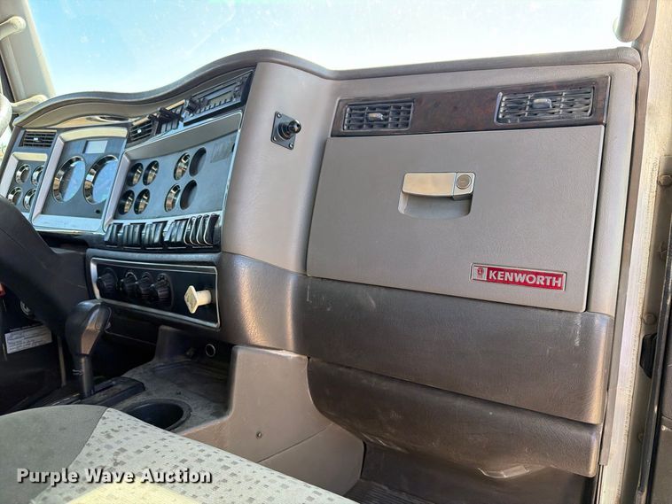 image for item EX1042 2012 Kenworth T8 Series box truck