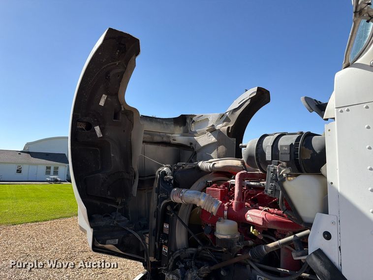 image for item EX1042 2012 Kenworth T8 Series box truck