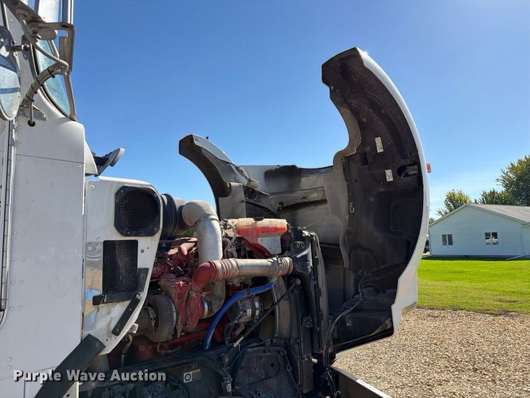 image for item EX1042 2012 Kenworth T8 Series box truck