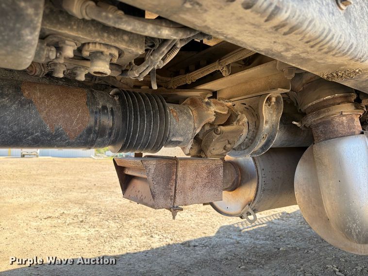 image for item EX1042 2012 Kenworth T8 Series box truck