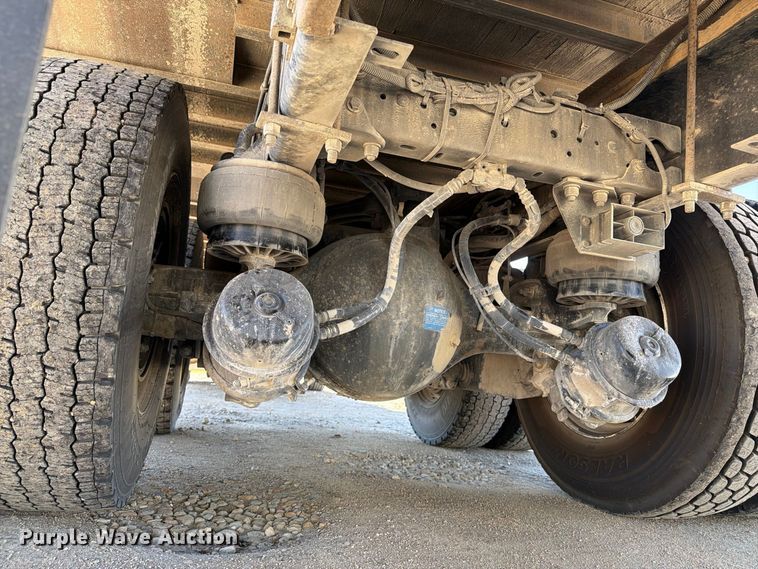image for item EX1042 2012 Kenworth T8 Series box truck
