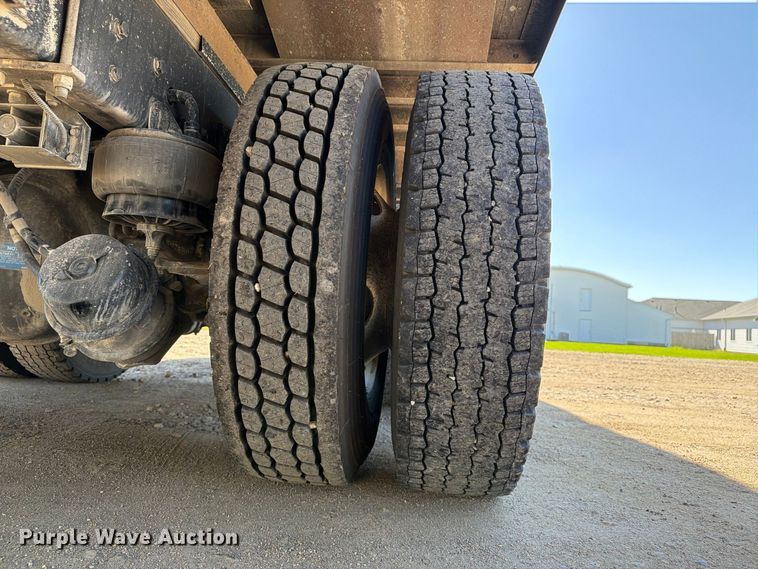 image for item EX1042 2012 Kenworth T8 Series box truck