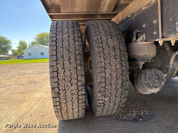 image for item EX1042 2012 Kenworth T8 Series box truck