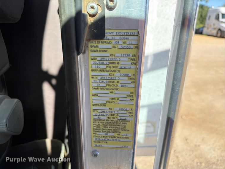 image for item EX1042 2012 Kenworth T8 Series box truck