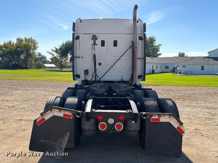 image for item EX1043 2016 Freightliner Cascadia 125 semi truck