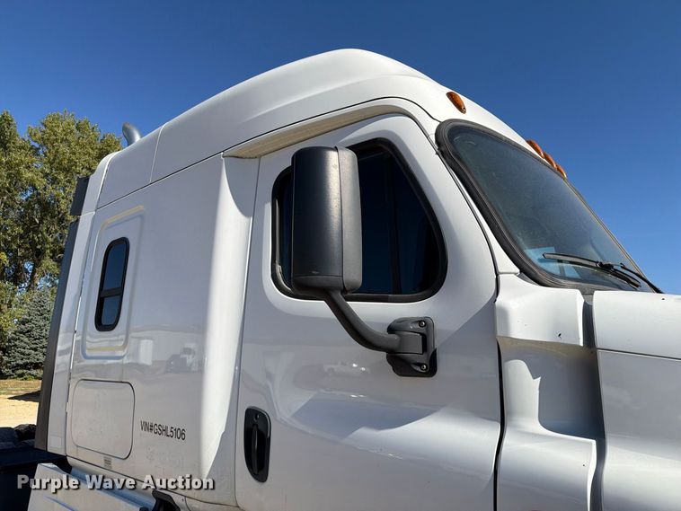 image for item EX1043 2016 Freightliner Cascadia 125 semi truck