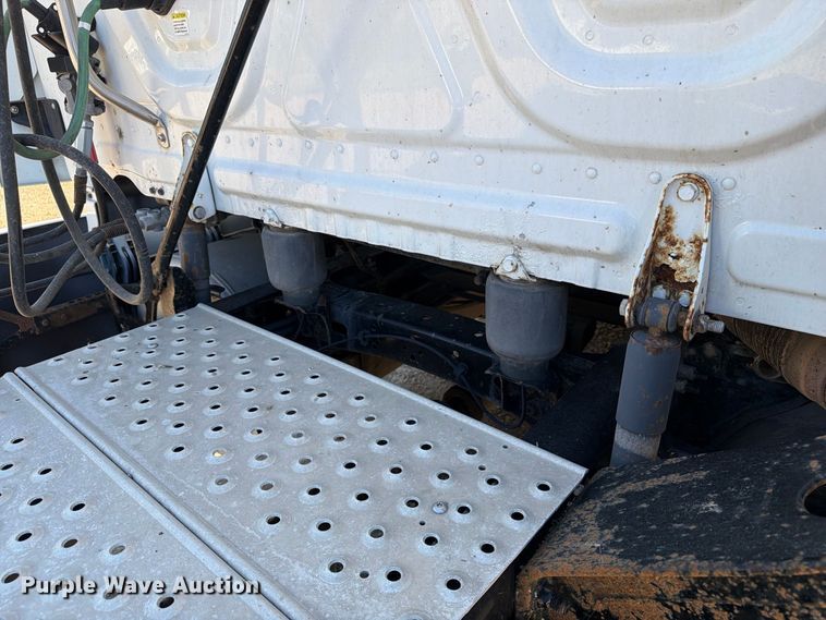 image for item EX1043 2016 Freightliner Cascadia 125 semi truck