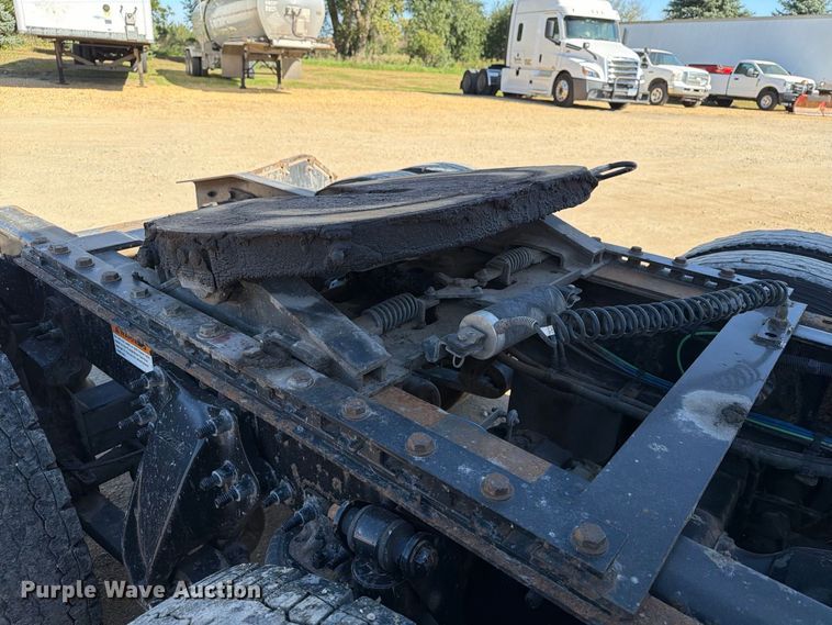 image for item EX1043 2016 Freightliner Cascadia 125 semi truck