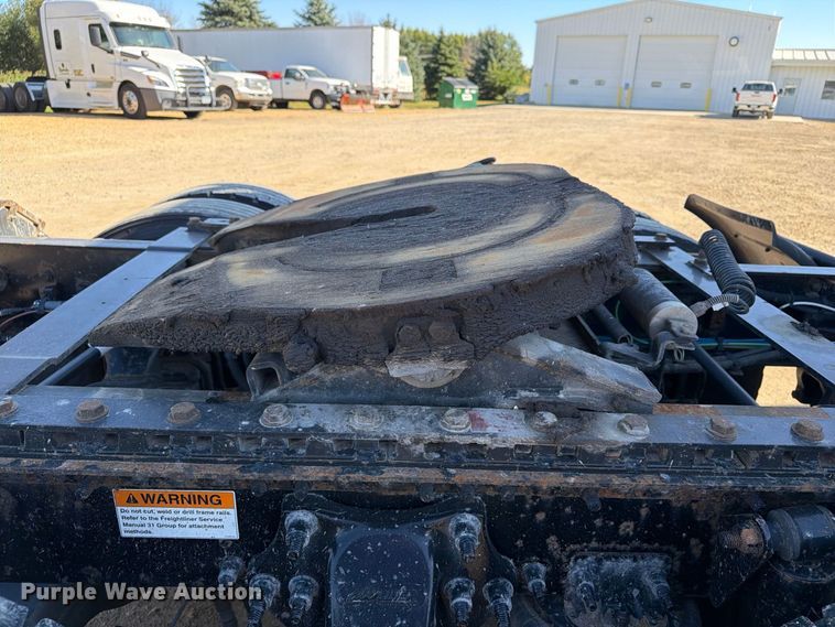 image for item EX1043 2016 Freightliner Cascadia 125 semi truck