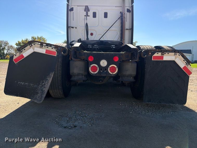 image for item EX1043 2016 Freightliner Cascadia 125 semi truck