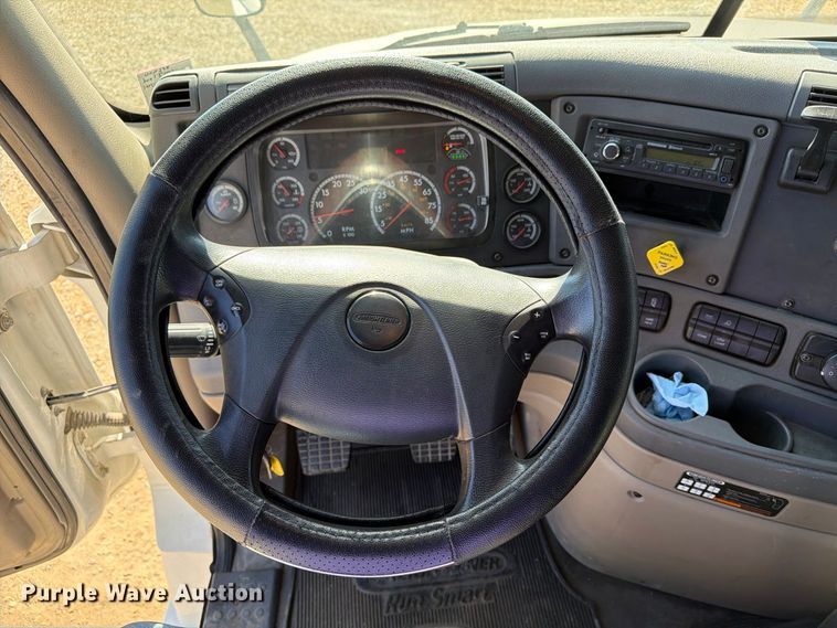 image for item EX1043 2016 Freightliner Cascadia 125 semi truck