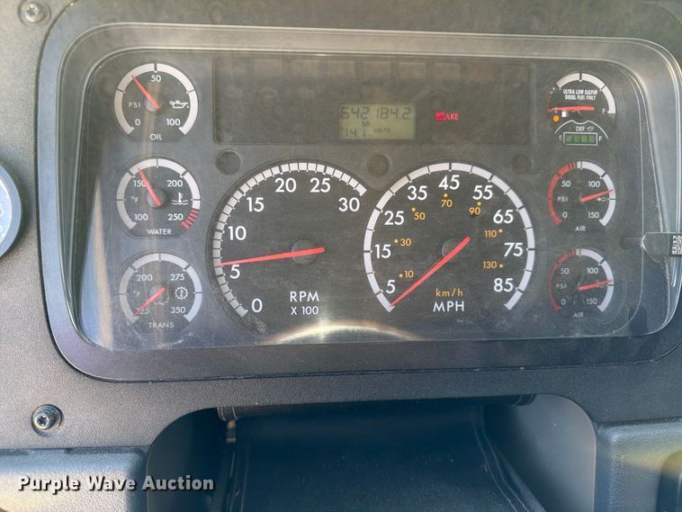 image for item EX1043 2016 Freightliner Cascadia 125 semi truck