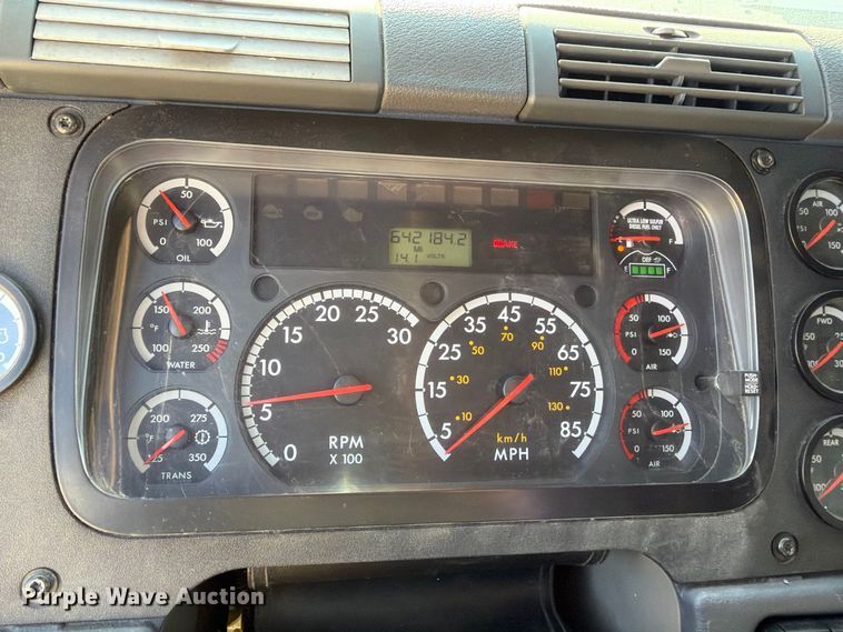 image for item EX1043 2016 Freightliner Cascadia 125 semi truck