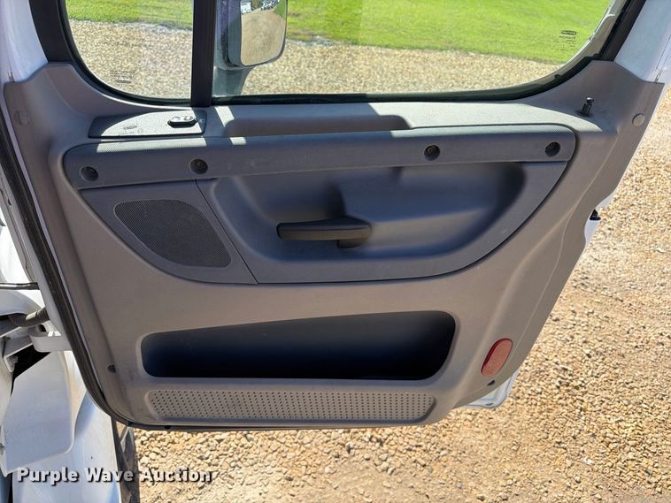 image for item EX1043 2016 Freightliner Cascadia 125 semi truck