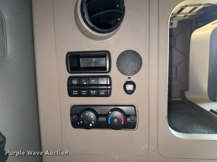 image for item EX1043 2016 Freightliner Cascadia 125 semi truck