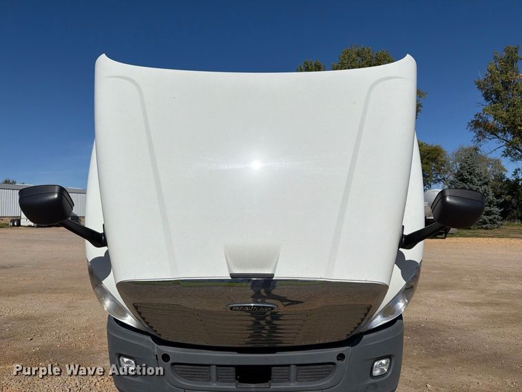 image for item EX1043 2016 Freightliner Cascadia 125 semi truck