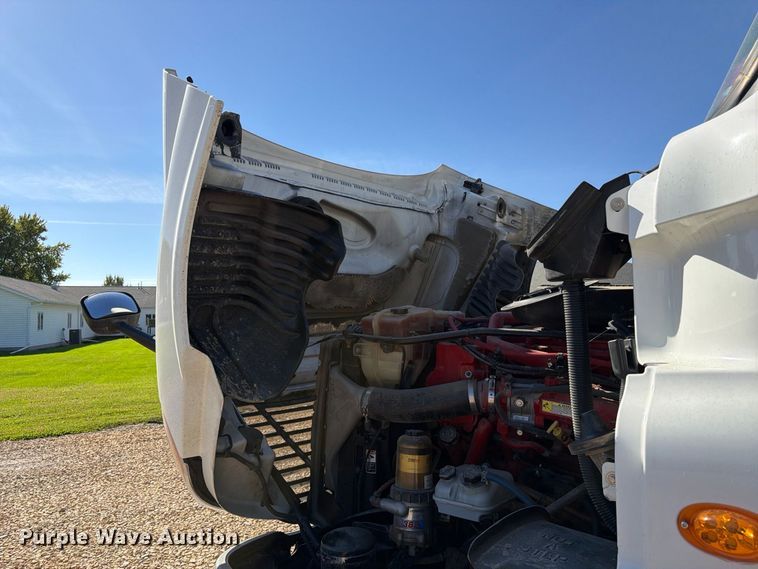 image for item EX1043 2016 Freightliner Cascadia 125 semi truck