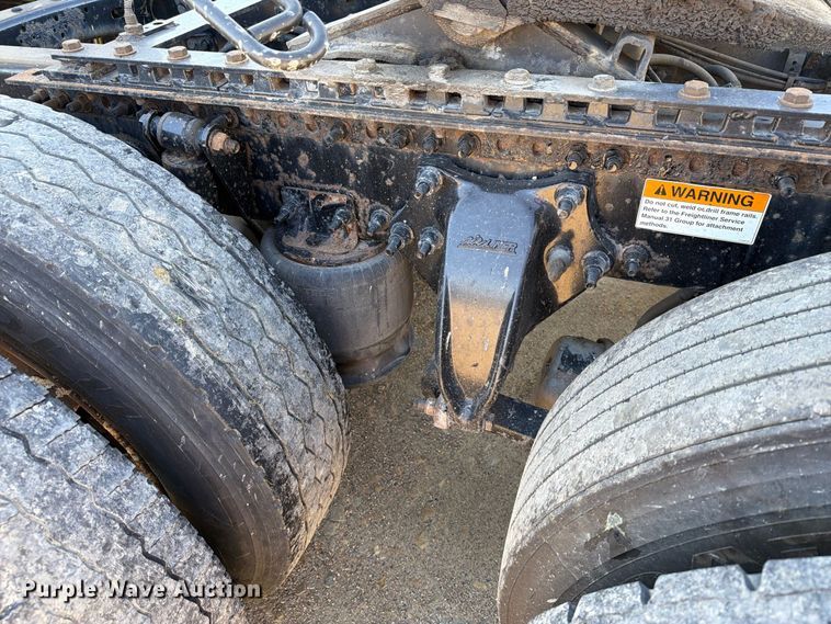 image for item EX1043 2016 Freightliner Cascadia 125 semi truck